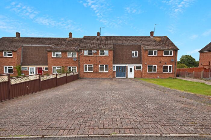 3 Bedroom Terraced House For Sale In Chipsey Avenue, Bugbrooke, Northampton, NN7