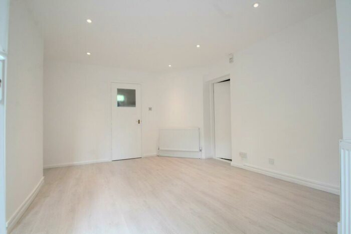 Apartment To Rent In Hollins House, Tufnell Park Road, Tufnell Park, London, N7