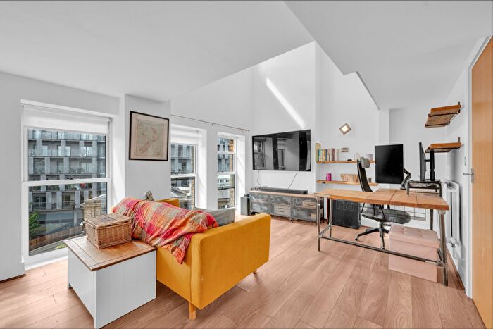 2 Bedroom Apartment For Sale In Cadogan Road, London, SE18