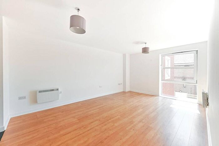 1 Bedroom Flat For Sale In Coombe Road, Kingston, Kingston Upon Thames, KT2