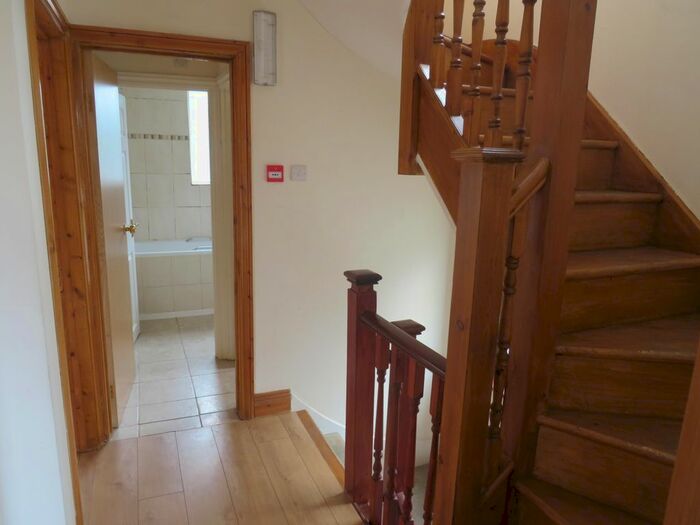 3 Bedroom Semi-Detached House To Rent In Oldfield Lane North, Greenford, UB6