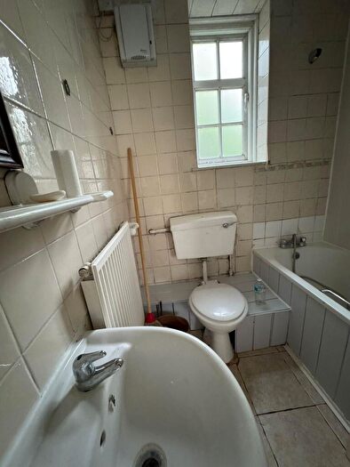 2 Bedroom Flat To Rent In Addison Way, London, NW11