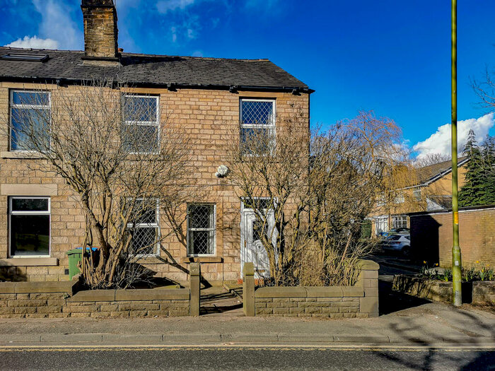 3 Bedroom Semi-Detached House To Rent In Woolley Lane, Hollingworth, SK14