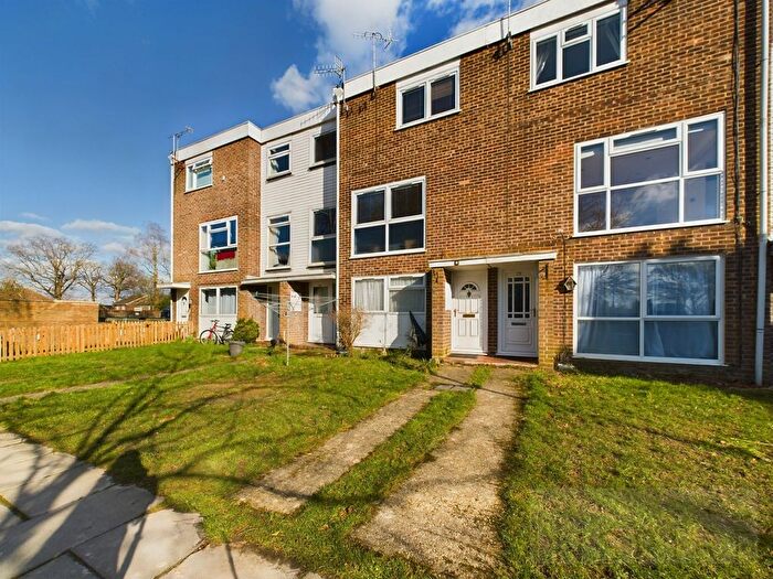 2 Bedroom Maisonette To Rent In Hyde Heath Court, Crawley, RH10