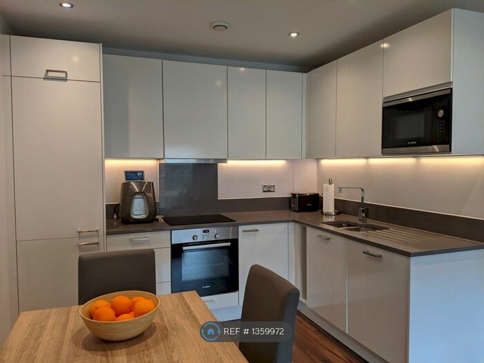 2 Bedroom Flat To Rent In Drake Way, Reading, RG2