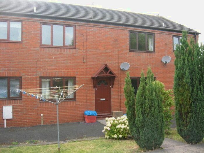 2 Bedroom Flat To Rent In Queens Court, Madeley, Telford, TF7