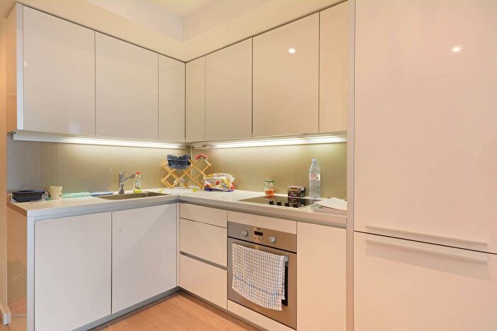 1 Bedroom Flat To Rent In Walworth Road, Elephant And Castle, London, SE1