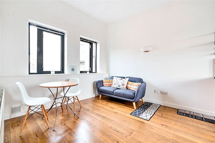 1 Bedroom Flat For Sale In Bird In Hand Mews, London, SE23