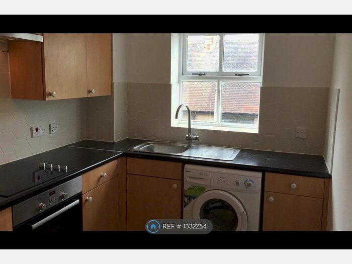 1 Bedroom Flat To Rent In Gidea Park, Romford, RM2