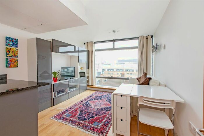 1 Bedroom Flat To Rent In Parliament View Apartments, Albert Embankment, London, SE1