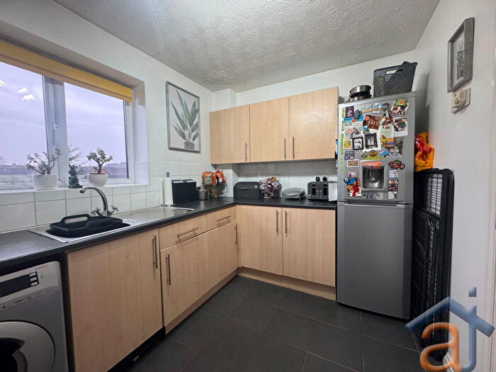 2 Bedroom Flat For Sale In Canal View Court, L21