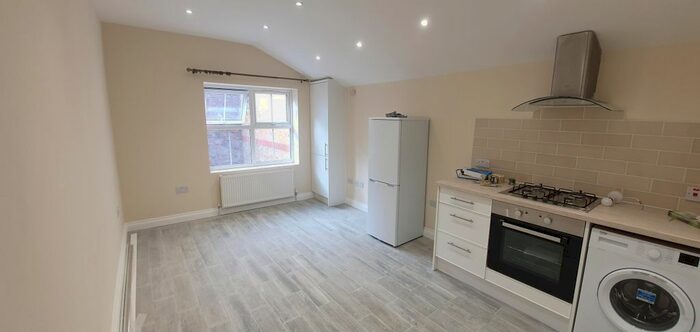 1 Bedroom Flat To Rent In Philip Lane, Seven Sisters, N15