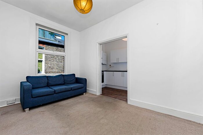3 Bedroom Maisonette To Rent In Oakmead Road, London, SW12