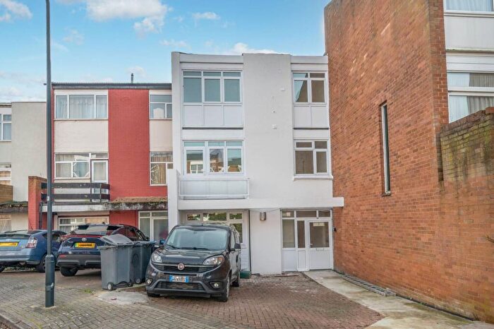 6 Bedroom Terraced House To Rent In Windsor Crescent, Wembley, HA9