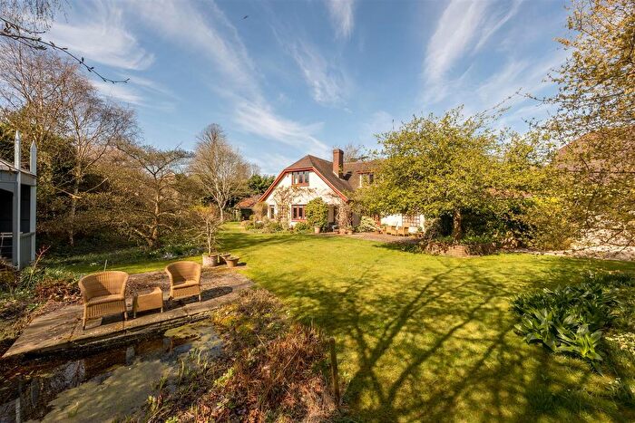 5 Bedroom Detached House For Sale In North Side, Steeple Aston, OX25