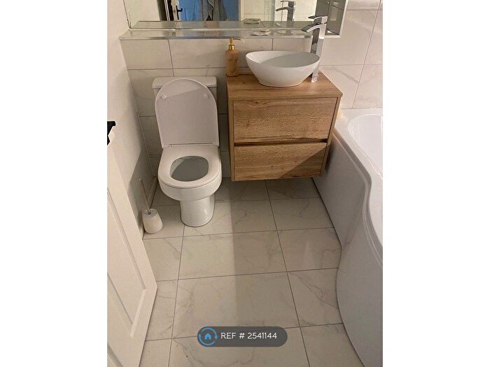 2 Bedroom Flat To Rent In Armstrong Quay, Liverpool, L3