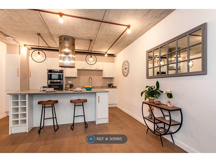 2 Bedroom Flat To Rent In Park House, London, SW15