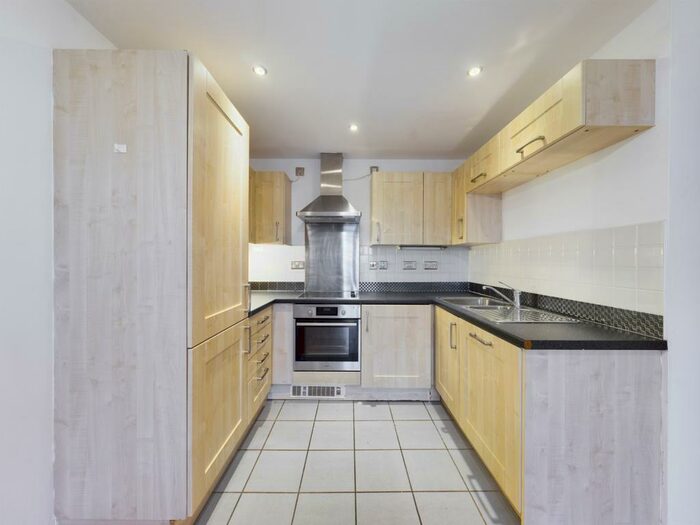 2 Bedroom Apartment To Rent In Queens Court, Bbc Building, HU1