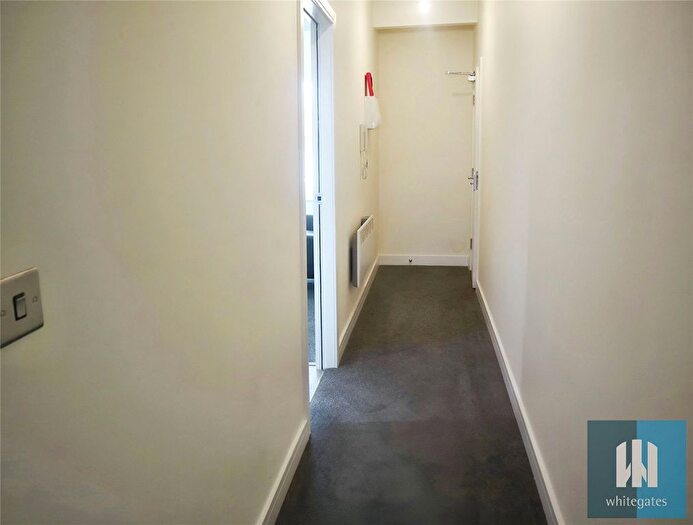 1 Bedroom Flat To Rent In Brook Street, Town Centre, Huddersfield, HD1