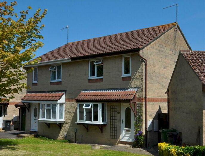 3 Bedroom Semi-Detached House To Rent In Comfrey Close, Swindon, Wiltshire, SN2