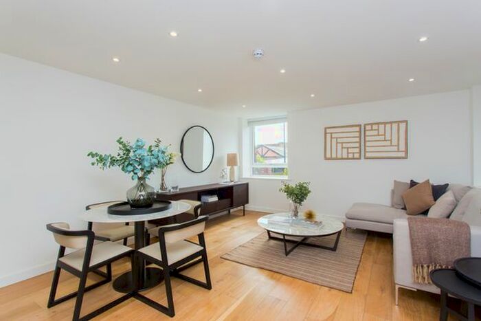 2 Bedroom Flat To Rent In Buckingham Parade, The Broadway, Stanmore, HA7