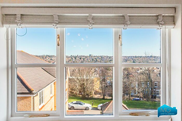 2 Bedroom Flat To Rent In Clarence Close, New Barnet, Hertfordshire, EN4