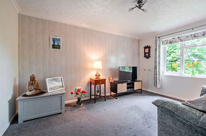 1 Bedroom Flat For Sale In Oldway Road, Paignton, Devon, TQ3