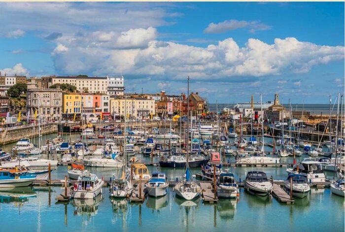 2 Bedroom Flat To Rent In Paragon, Ramsgate, CT11