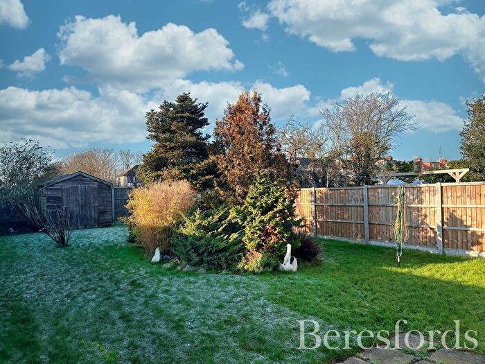3 Bedroom Bungalow For Sale In Alma Avenue, Hornchurch, RM12