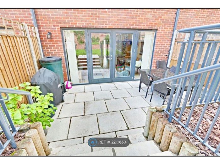 3 Bedroom Terraced House To Rent In Cornell Gardens, Barnet, EN4