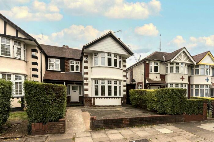 3 Bedroom Property To Rent In Cleveley Crescent, London, W5