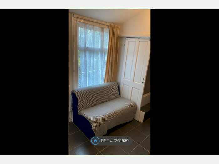 1 Bedroom Flat To Rent In Willenhall Road, London SE18