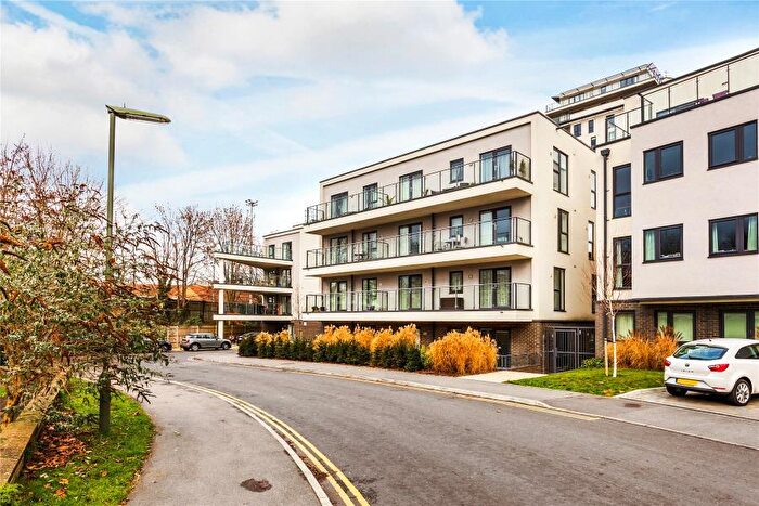 Studio To Rent In Woking, Surrey, GU22