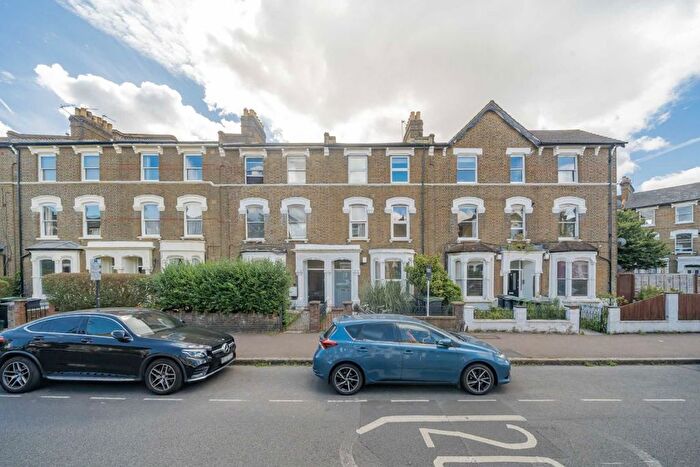 2 Bedroom Flat To Rent In Upper Tollington Park, London, N4