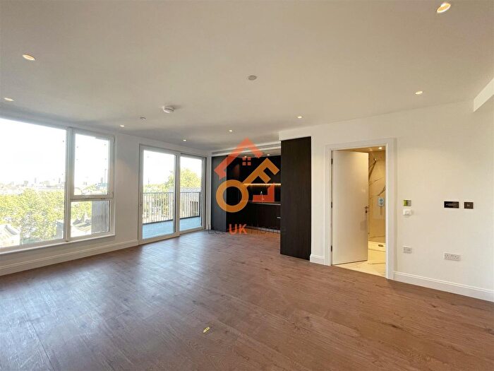 2 Bedroom Flat To Rent In Juniper Gardens, Gasholder Place, London, SE11