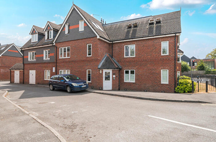 2 Bedroom Flat To Rent In Craigbank Court, Fareham, Hampshire, PO14