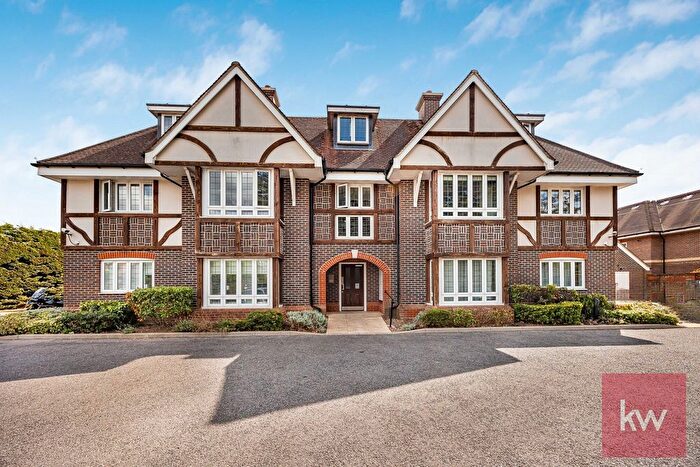 2 Bedroom Flat For Sale In Shoppenhangers Road, Maidenhead, Berkshire, SL6