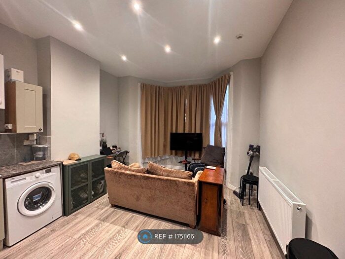 1 Bedroom Flat To Rent In Hull Road, Hull, HU13