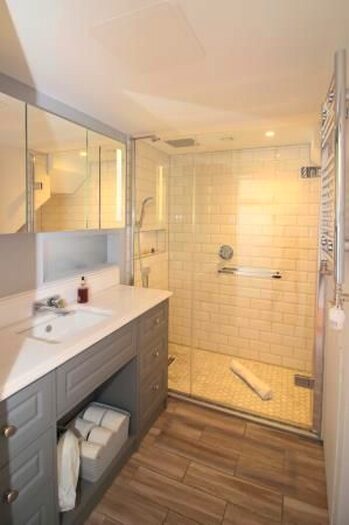 1 Bedroom Flat To Rent In Flat, Mcdonald Road, Edinburgh, EH7