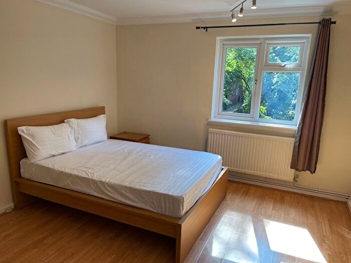 3 Bedroom Flat To Rent In St. Mary's Road, London, SE15