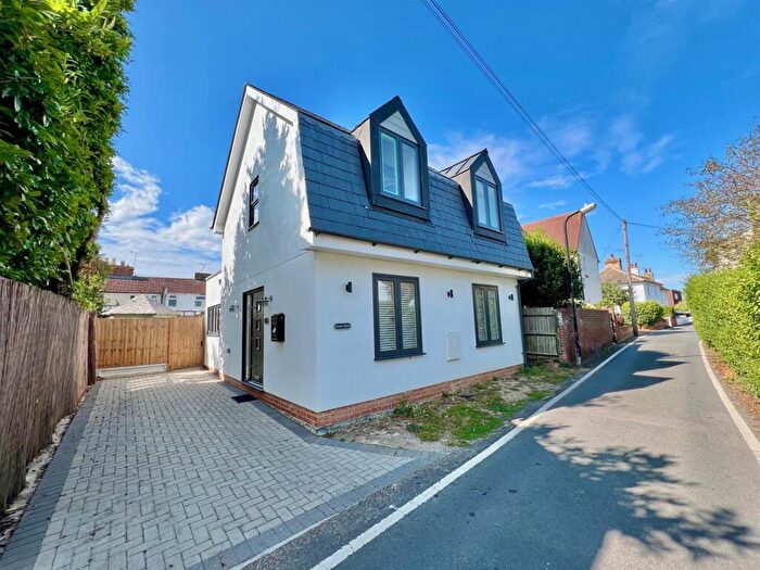 2 Bedroom Detached House For Sale In Ship Road, Burnham-on-Crouch, CM0