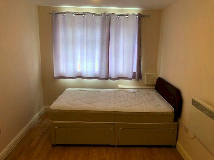 Studio To Rent In Porthleven Place, Fishermead, MK6