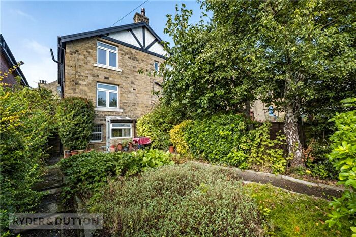2 Bedroom Semi-Detached House For Sale In Arnold Street, Birkby, Huddersfield, HD2