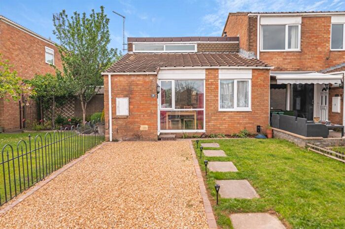 2 Bedroom Bungalow For Sale In Oak Close, Bulwark, Chepstow, NP16