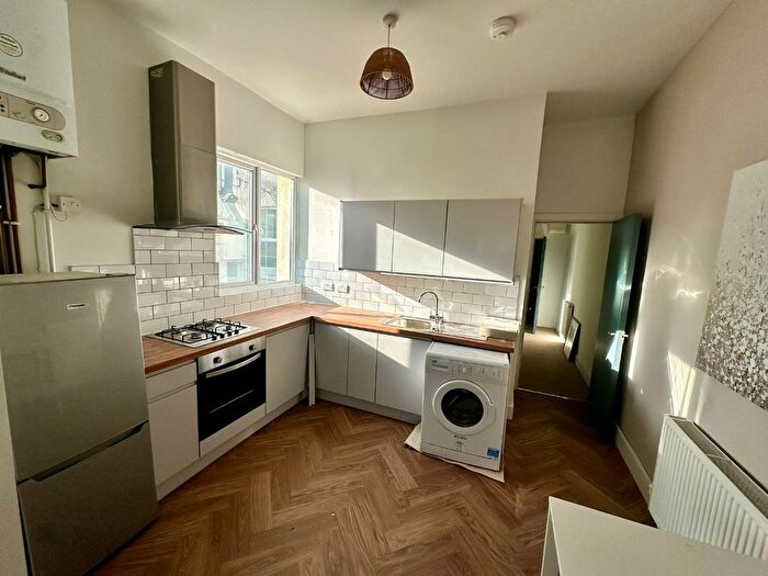 1 Bedroom Flat To Rent In Woodland Terrace, Flat, Plymouth, PL4