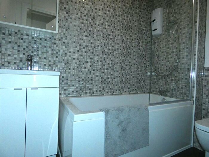 2 Bedroom Apartment To Rent In Aster Street, Oldham, OL1