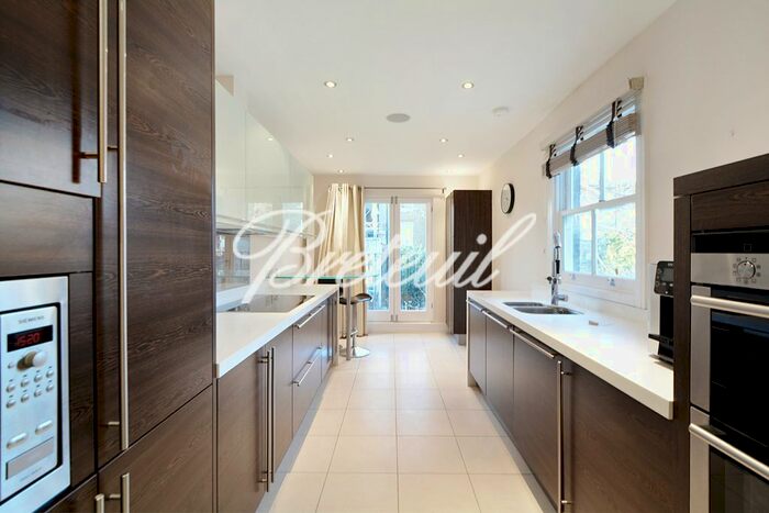 3 Bedroom Maisonette To Rent In Cathcart Road, London SW10
