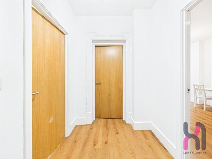 1 Bedroom Flat To Rent In Town Hall, Bexley Square, Salford, Manchester, M3