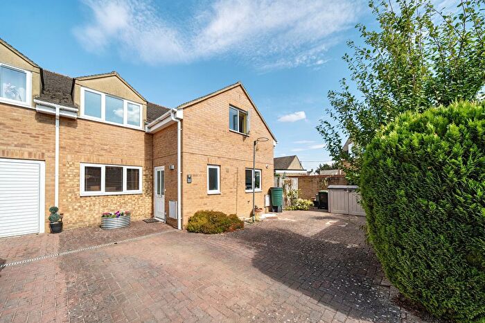 4 Bedroom Semi-Detached House For Sale In Shillbrook Avenue, Carterton, Oxfordshire, OX18