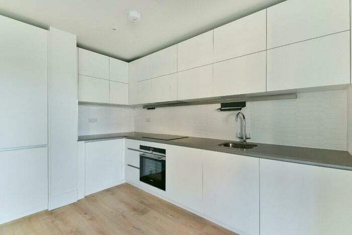 3 Bedroom Flat To Rent In North End Road, Wembley, Middlesex, HA9